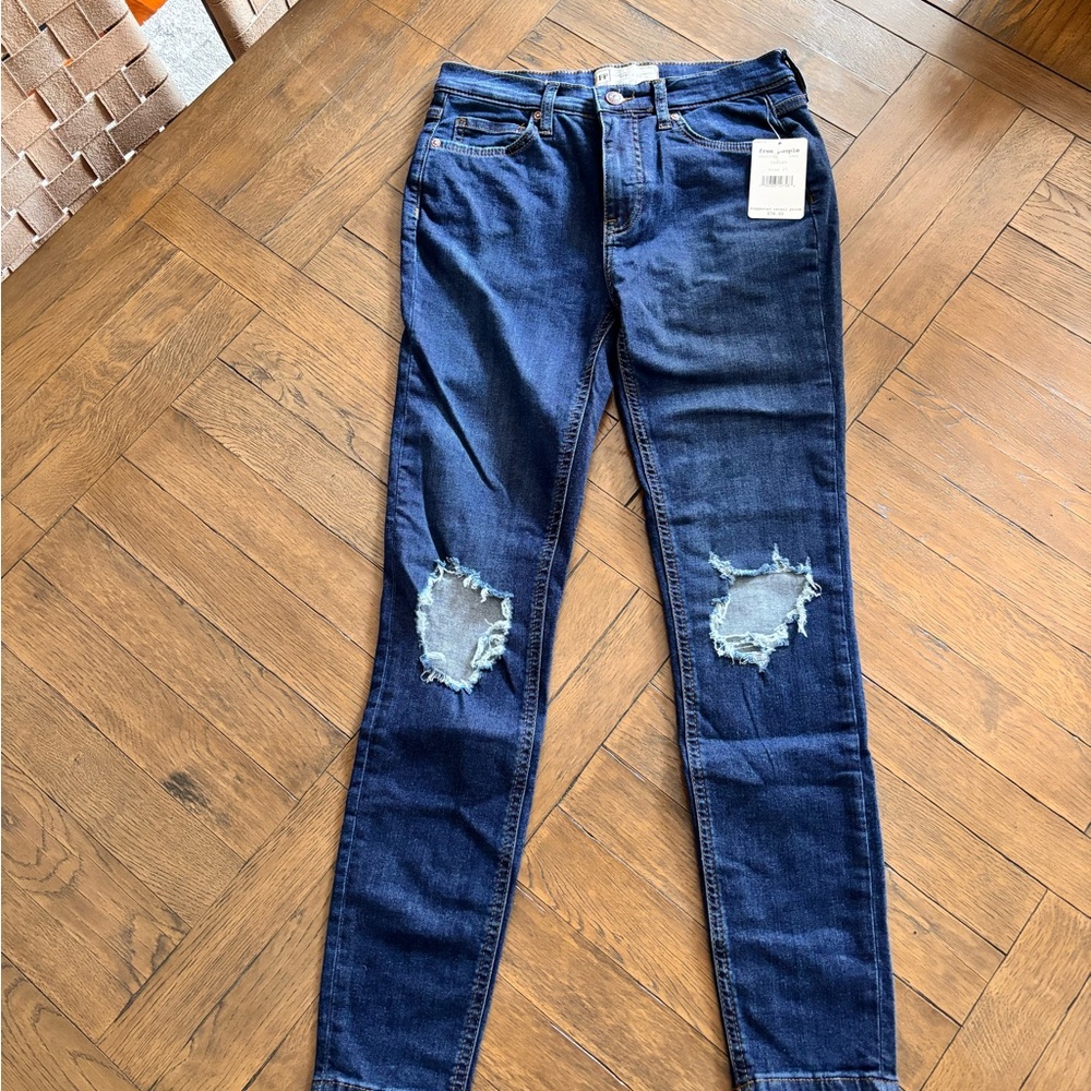 Free People women’s Blue Distressed Jeans NWT Size 27R